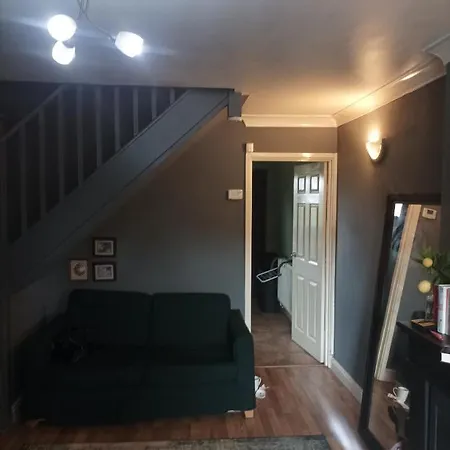 מלון 5 Bedroom House ,by The Marmara Sea *